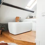 Apartment Converted Factory Loft - Free Parking With No Height Restrictions X 2