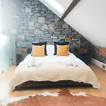 Converted Factory Loft - Free Parking With No Height Restrictions X 2 Apartment *