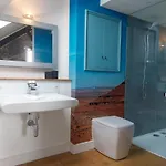 Converted Factory Loft - Free Parking With No Height Restrictions X 2 * Bristol