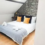 Apartamento Converted Factory Loft - Free Parking With No Height Restrictions X 2