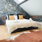 Apartamento Converted Factory Loft - Free Parking With No Height Restrictions X 2 *