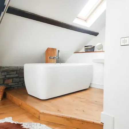 Apartman Converted Factory Loft - Free Parking With No Height Restrictions X 2