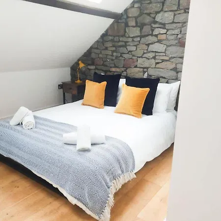 Apartment Converted Factory Loft - Free Parking With No Height Restrictions X 2