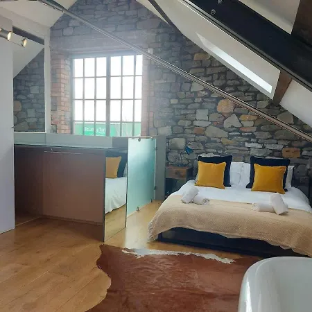 Apartmán Converted Factory Loft - Free Parking With No Height Restrictions X 2 Bristol