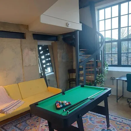 Converted Factory Loft - Free Parking With No Height Restrictions X 2 Apartmán