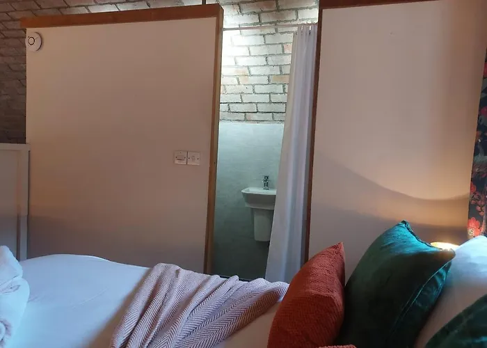 Converted Factory Loft - Free Parking With No Height Restrictions X 2 Apartment Bristol