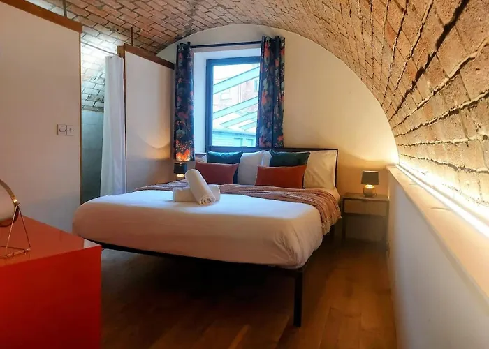 Converted Factory Loft - Free Parking With No Height Restrictions X 2 * Bristol