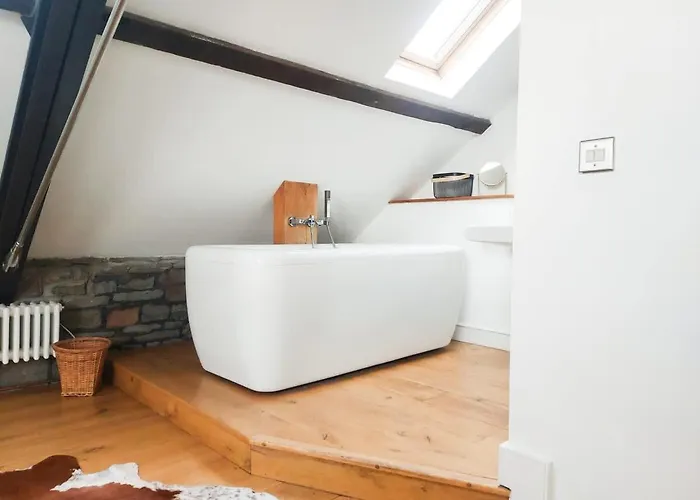 Apartment Converted Factory Loft - Free Parking With No Height Restrictions X 2