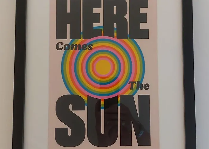 Apartment Converted Factory Loft - Free Parking With No Height Restrictions X 2 *