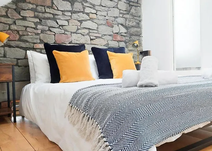 Converted Factory Loft - Free Parking With No Height Restrictions X 2