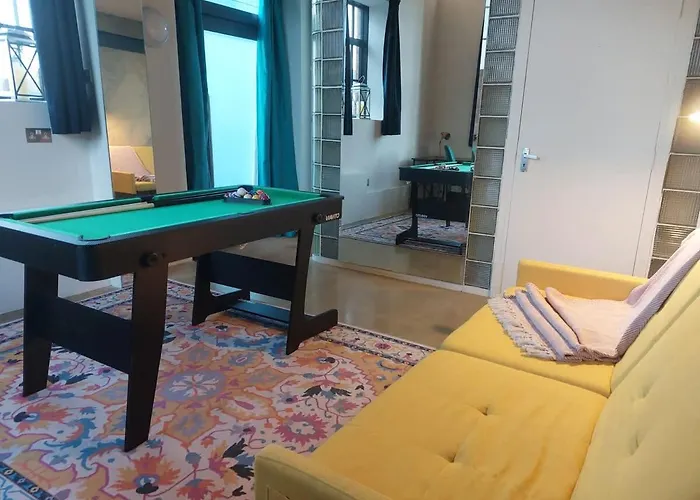 Converted Factory Loft - Free Parking With No Height Restrictions X 2 *