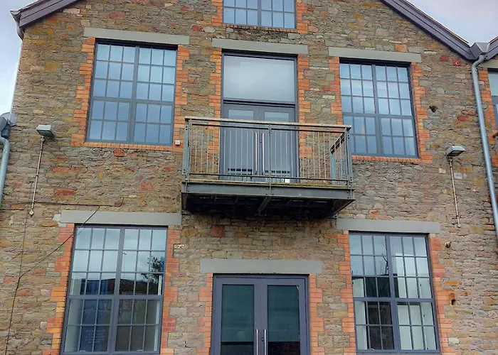 Converted Factory Loft - Free Parking With No Height Restrictions X 2