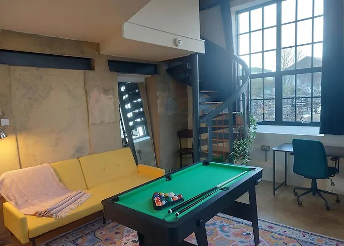 Converted Factory Loft - Free Parking With No Height Restrictions X 2 Apartamento