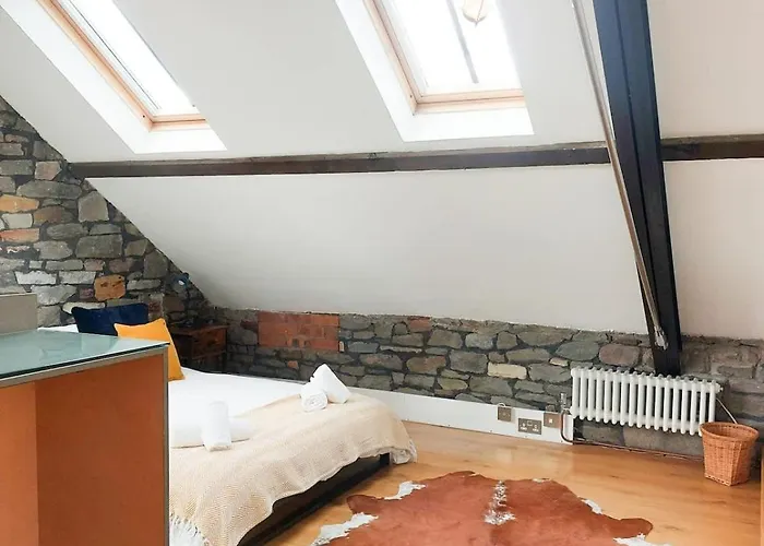 Converted Factory Loft - Free Parking With No Height Restrictions X 2 Apartment Bristol