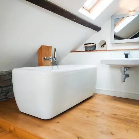 Apartament Converted Factory Loft - Free Parking With No Height Restrictions X 2 Bristol