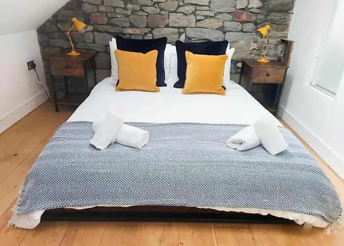 Converted Factory Loft - Free Parking With No Height Restrictions X 2 Daire *