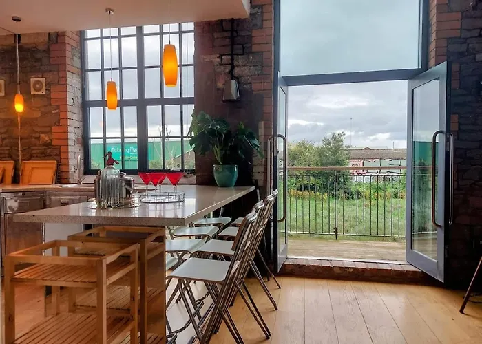 Converted Factory Loft - Free Parking With No Height Restrictions X 2 Daire Bristol